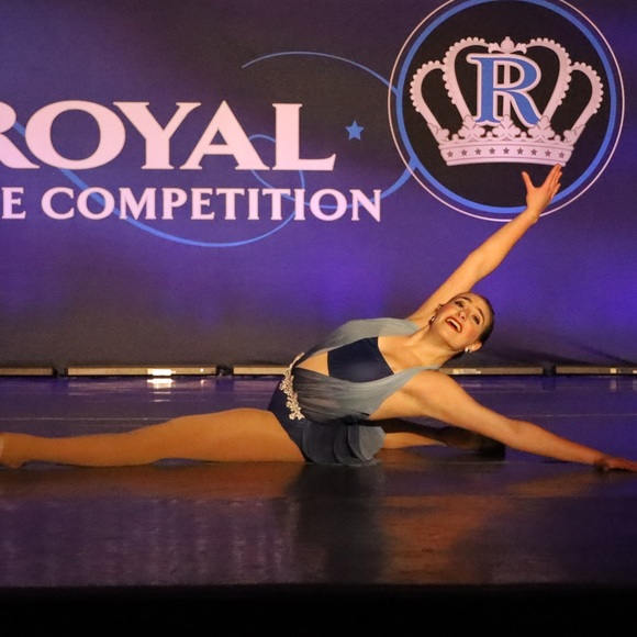 Meet your Posher, Lori - Picture 1 of 1